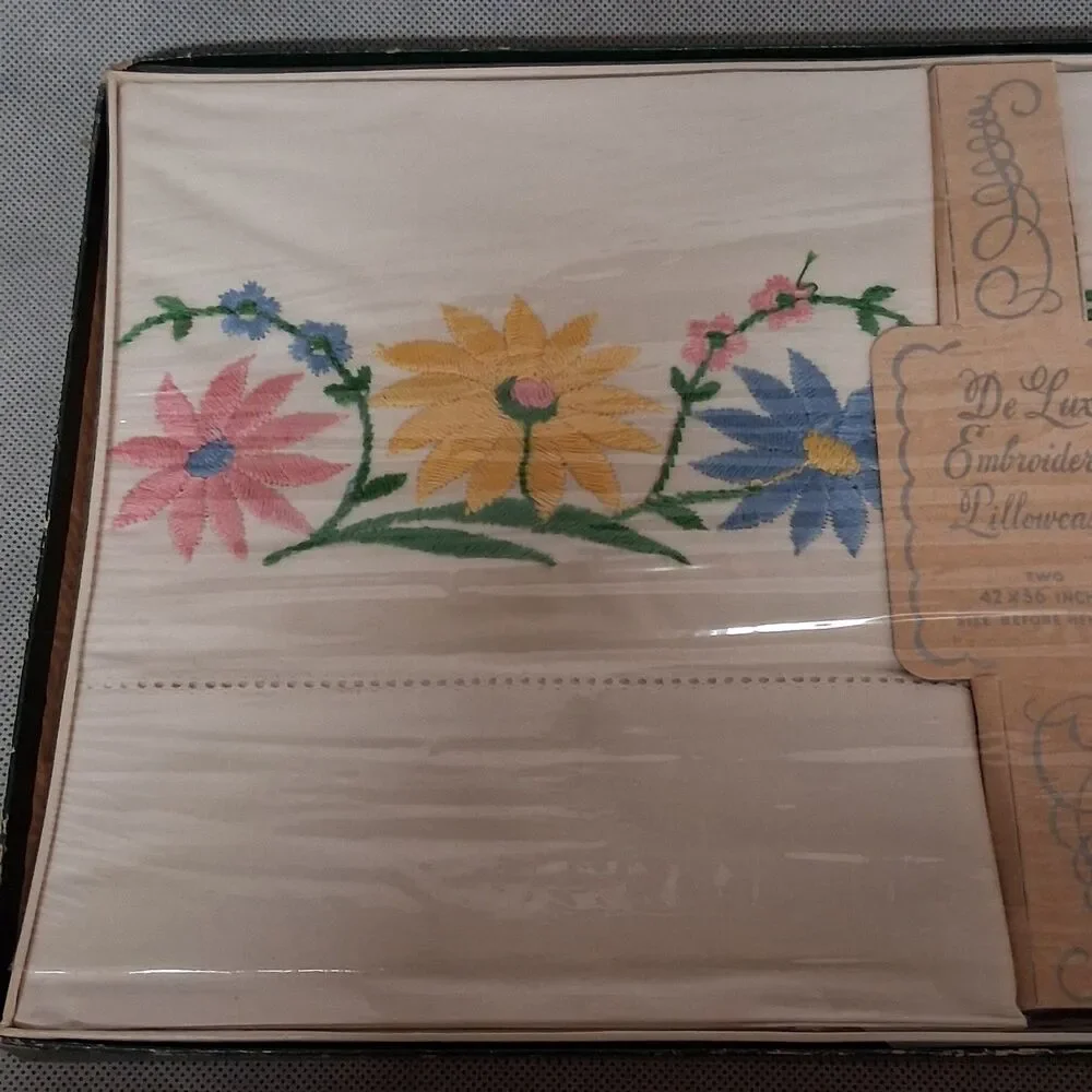 Vintage De Luxe Embroidered Pillowcases New in Box White 42x36